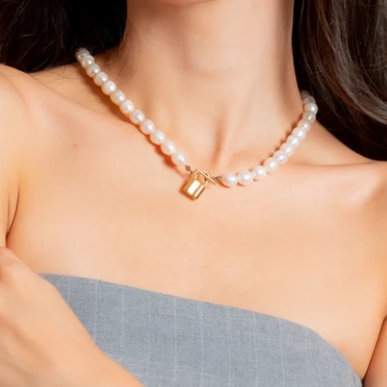 Enhance Your Beauty: Best Pearl Jewellery for Your Face Shape